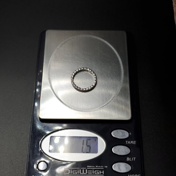 Size 6 Sterling Silver Small Cute Cubic Zirconia Ring - Picture 6 of 6